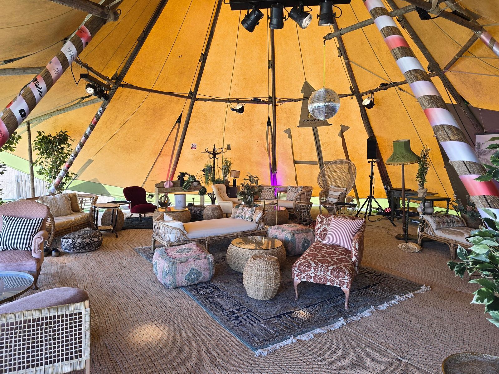 The Art Of The Festival Lounge Styling Tips From The Experts the-art-of-the-festival-lounge-styling-tips-from-the-experts